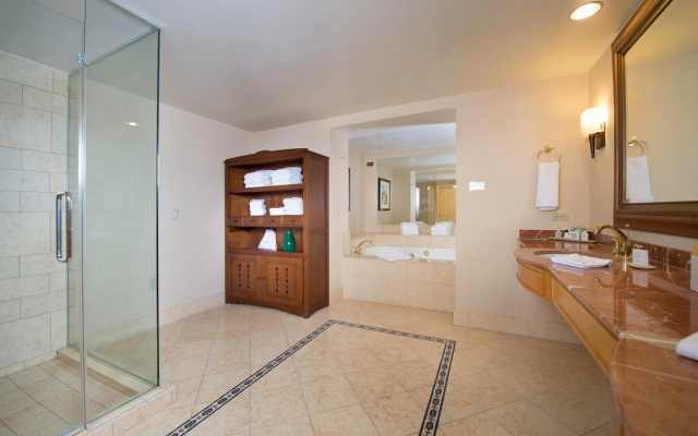 1 Bedroom Presidential Double Suite with balcony