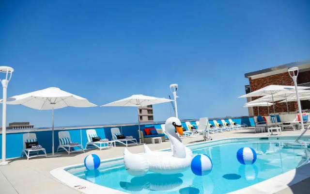 Standard room with pool view