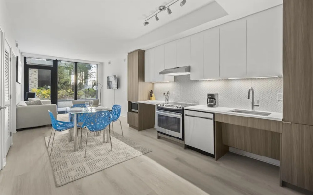2 Bedrooms Luxury Apartment with balcony