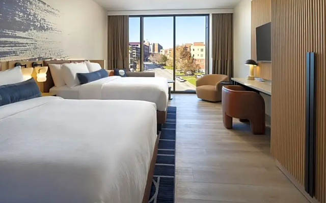Standard Quadruple room with city view