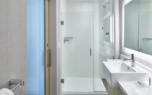 Suite with inland view