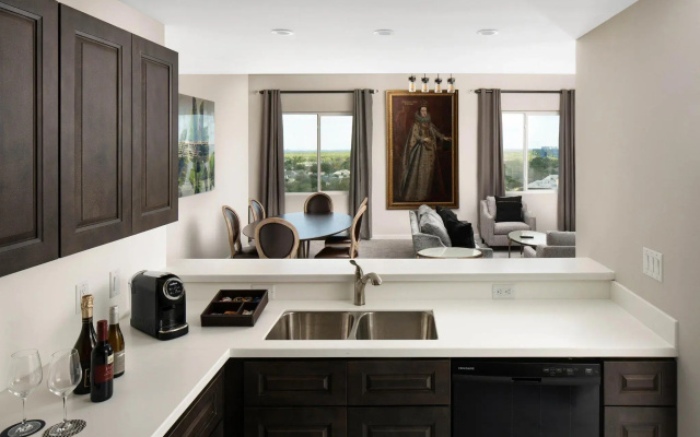 2 Bedrooms Presidential Suite with bay view