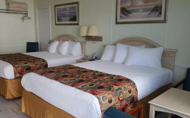 Standard Quadruple room with pool view