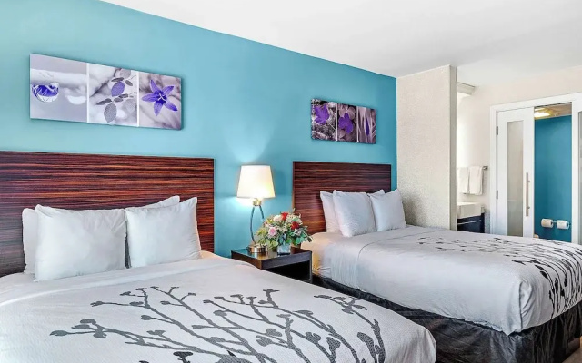 Standard Quadruple room with balcony and with street view