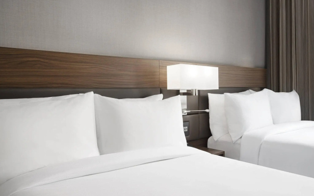 Standard Quadruple room with city view