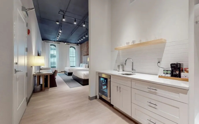 Deluxe Double room with city view