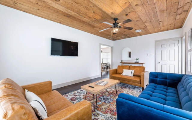 3 Bedrooms Cottage with balcony