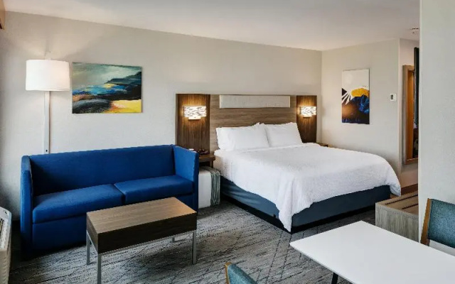 Suite with mountain view