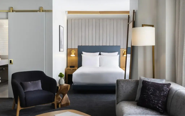 Deluxe Suite