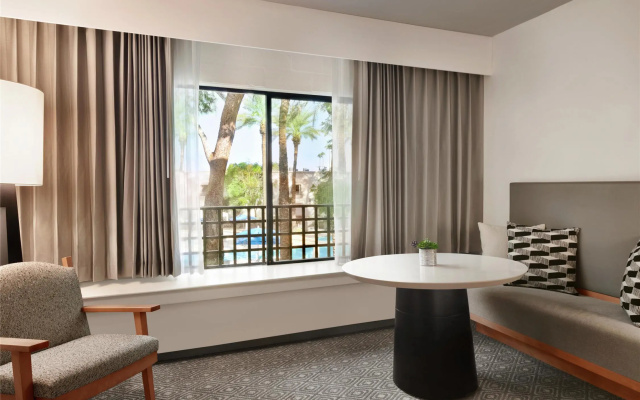 Standard room with pool view