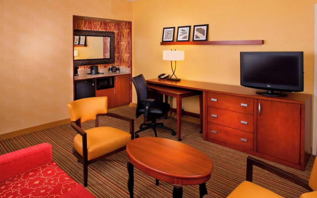 1 Bedroom Suite with balcony and with courtyard view