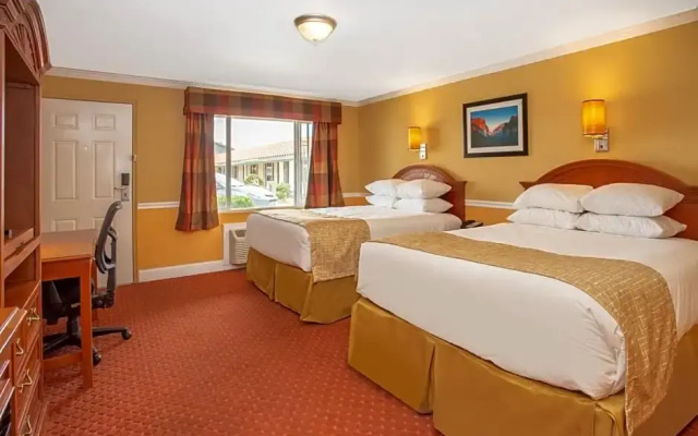 Standard room with pool view