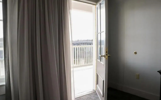 Standard room with balcony and with river view