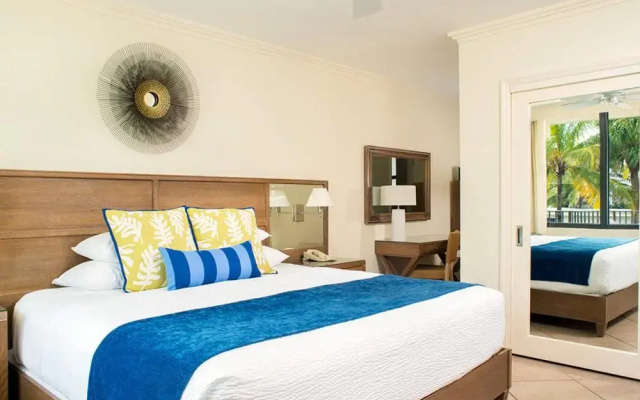 Standard room with pool view