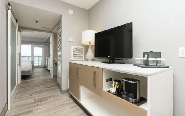 Suite with balcony and oceanfront