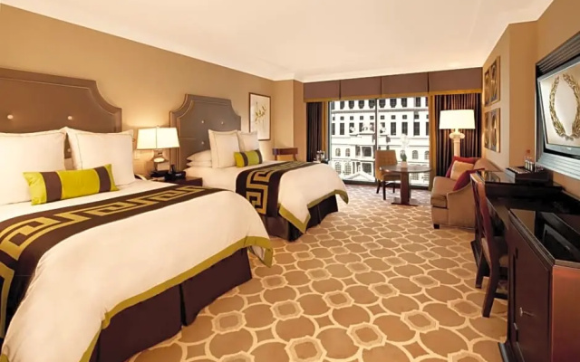 Octavius Quadruple room with pool view