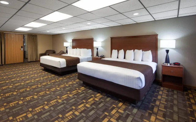 Suite with pool view