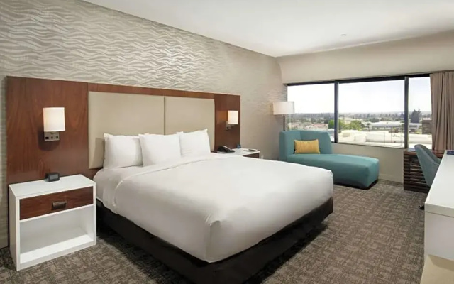 Standard room with city view