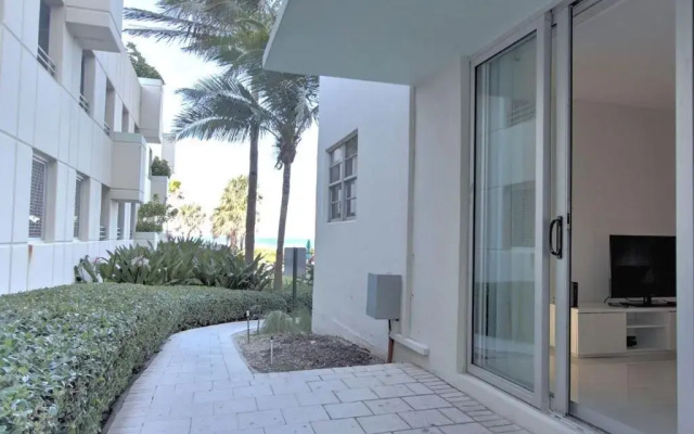 Apartment with garden view