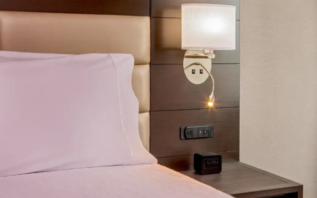 Standard Double room with city view