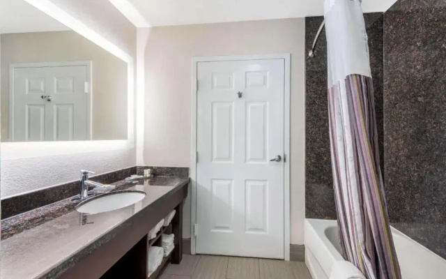 Deluxe Family Suite