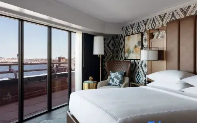 1 Bedroom Luxury Suite with water view