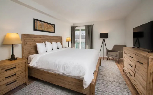 2 Bedrooms Apartment with mountain view