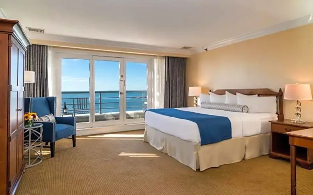 Standard room with balcony and with water view
