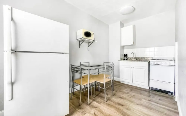 1 Bedroom Apartment