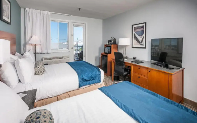Standard Quadruple room with harbour view