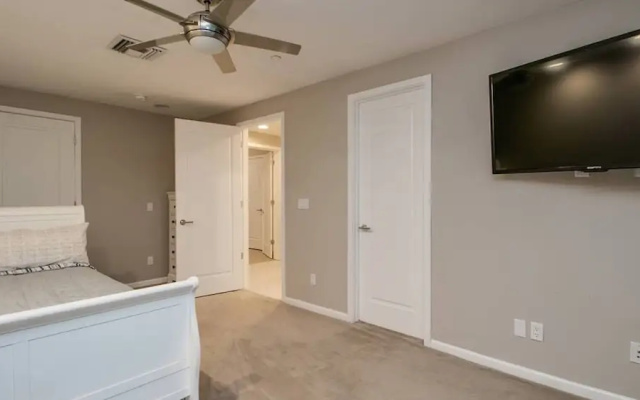 4 Bedrooms Studio with balcony