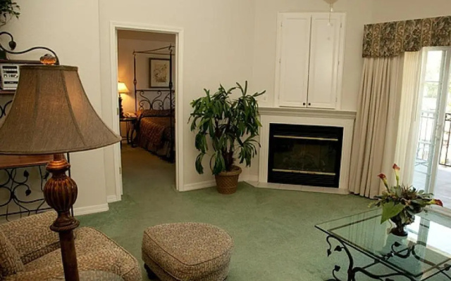 2 Bedrooms Villa