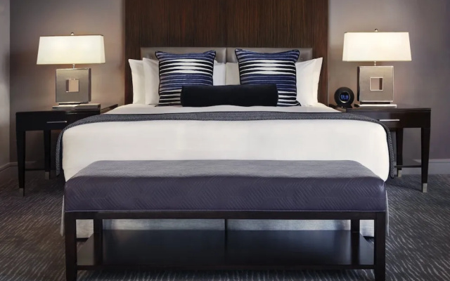 1 Bedroom Deluxe Double Suite with city view