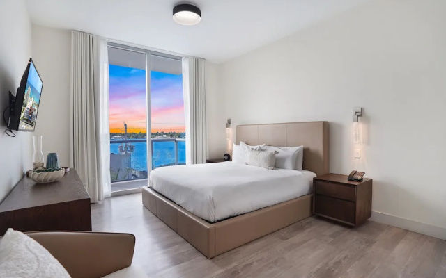 2 Bedrooms Premium room with balcony and with harbour view