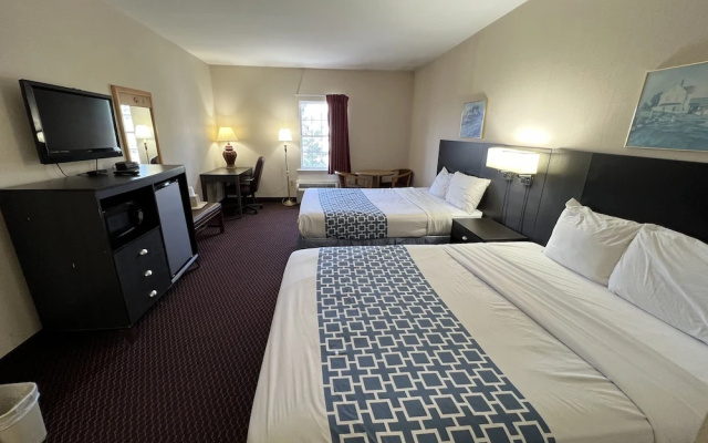 Standard Quadruple Basement room