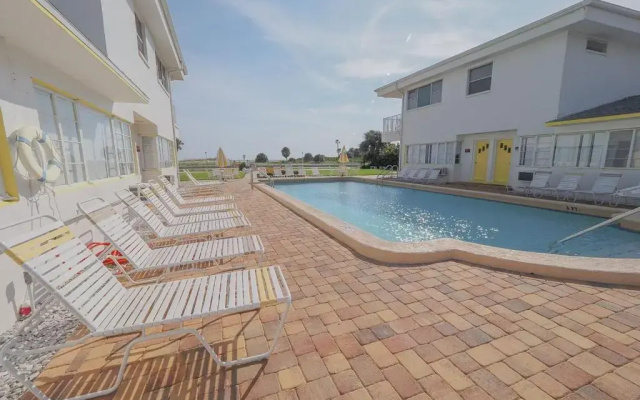 1 Bedroom Standard room with pool view