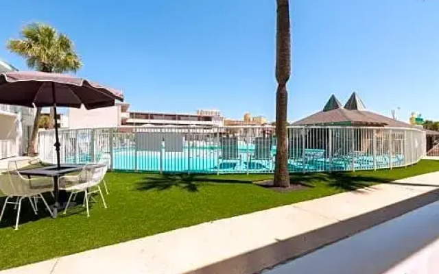 Standard Double room with pool view