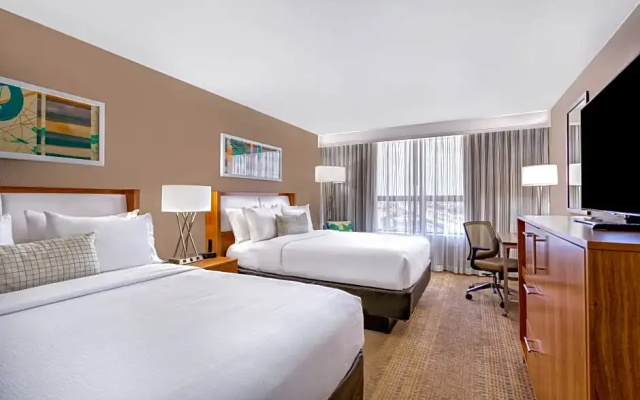 Standard Quadruple room with pool view