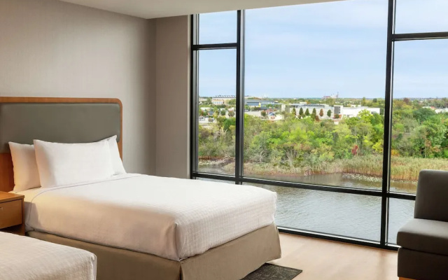 Quadruple Studio with river view