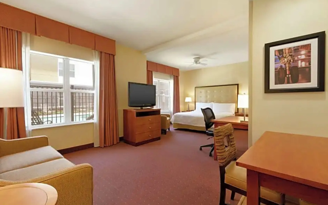 Standard room with pool view