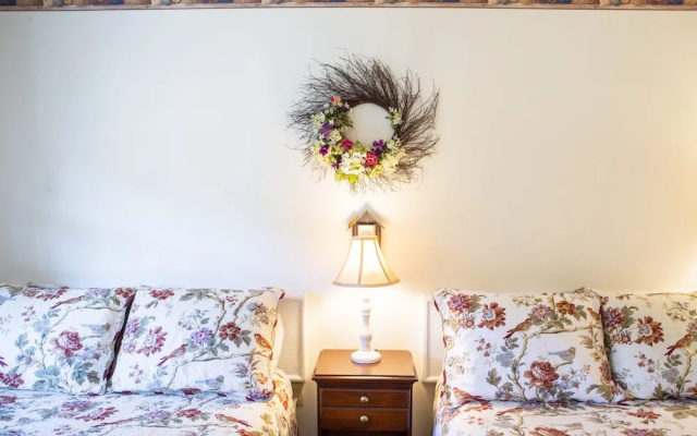 1 Bedroom Standard Double room with mountain view