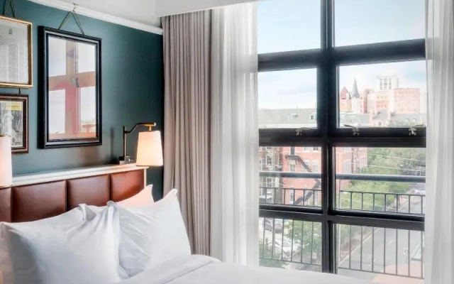Deluxe Quadruple room with view