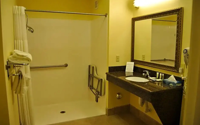2 Bedrooms Sextuple Suite
