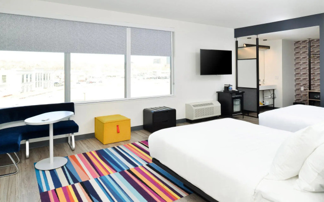Standard Quadruple room with city view