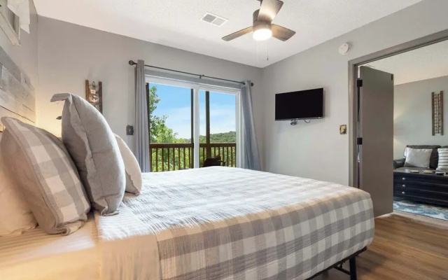 Standard room with balcony and with mountain view
