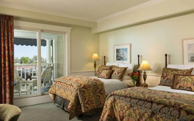 Standard Quadruple room with harbour view