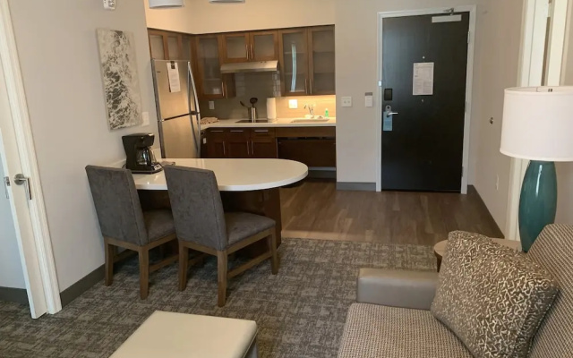 2 Bedrooms Suite with pool view