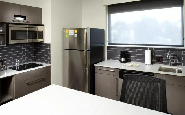 1 Bedroom Quadruple Kitchen Suite