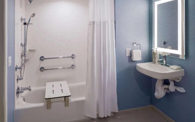 Standard Double room with partial ocean view