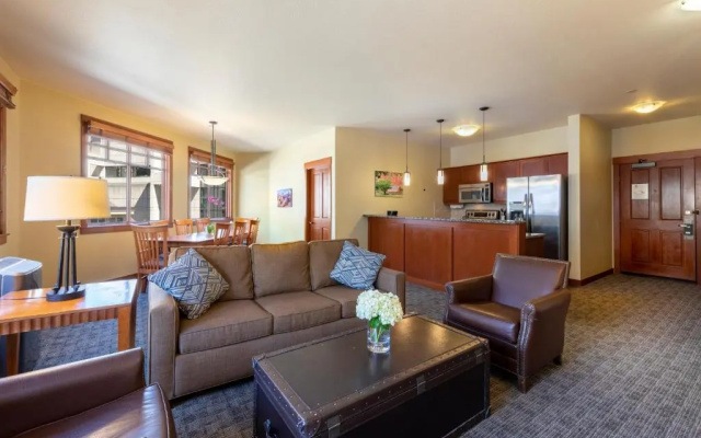2 Bedrooms Apartment with mountain view